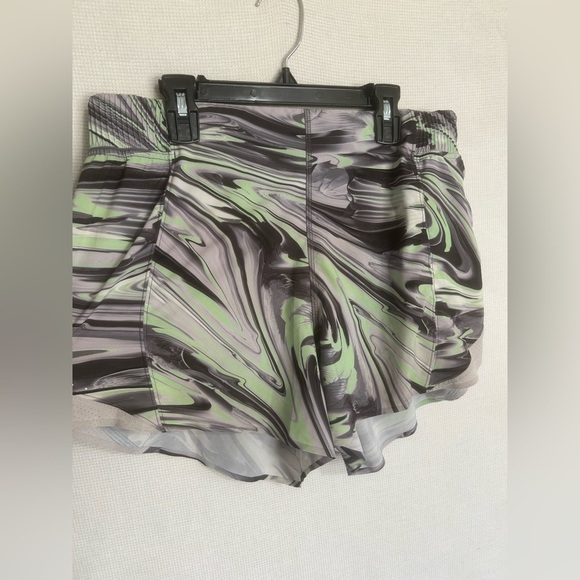 Lululemon Hotty Hot High-Rise Short 4" *Special Edition - Picture 6 of 9